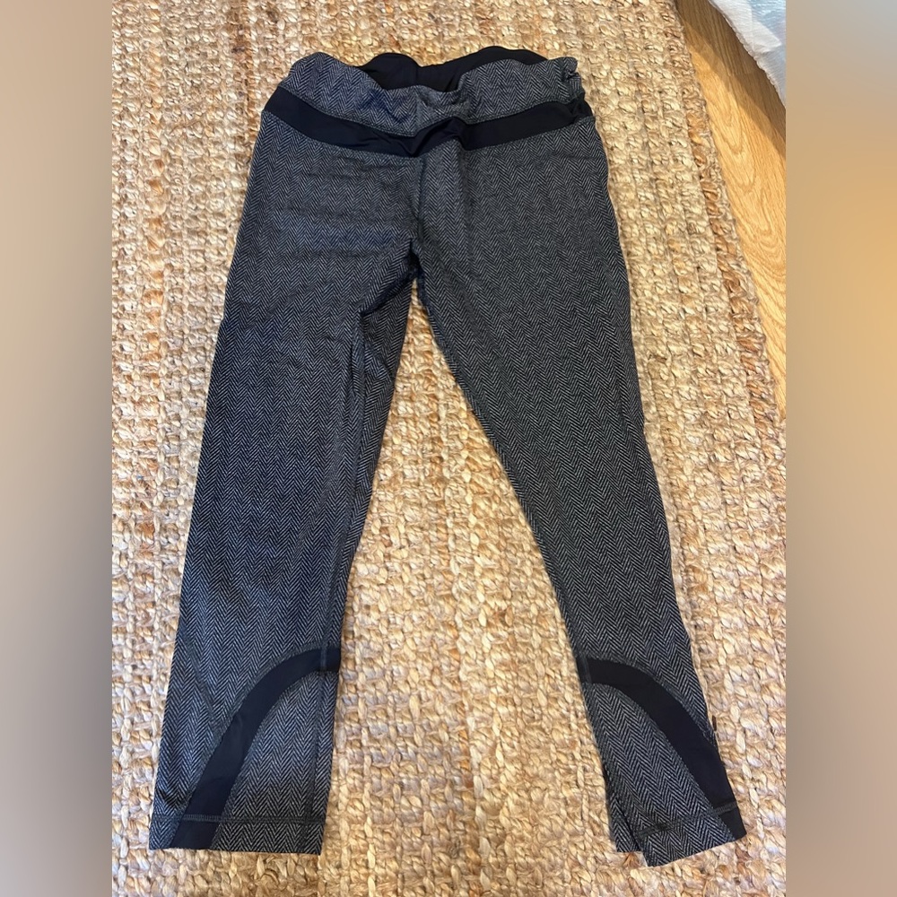 LULULEMON ATHLETICA BLACK DETAILED CAPRIS